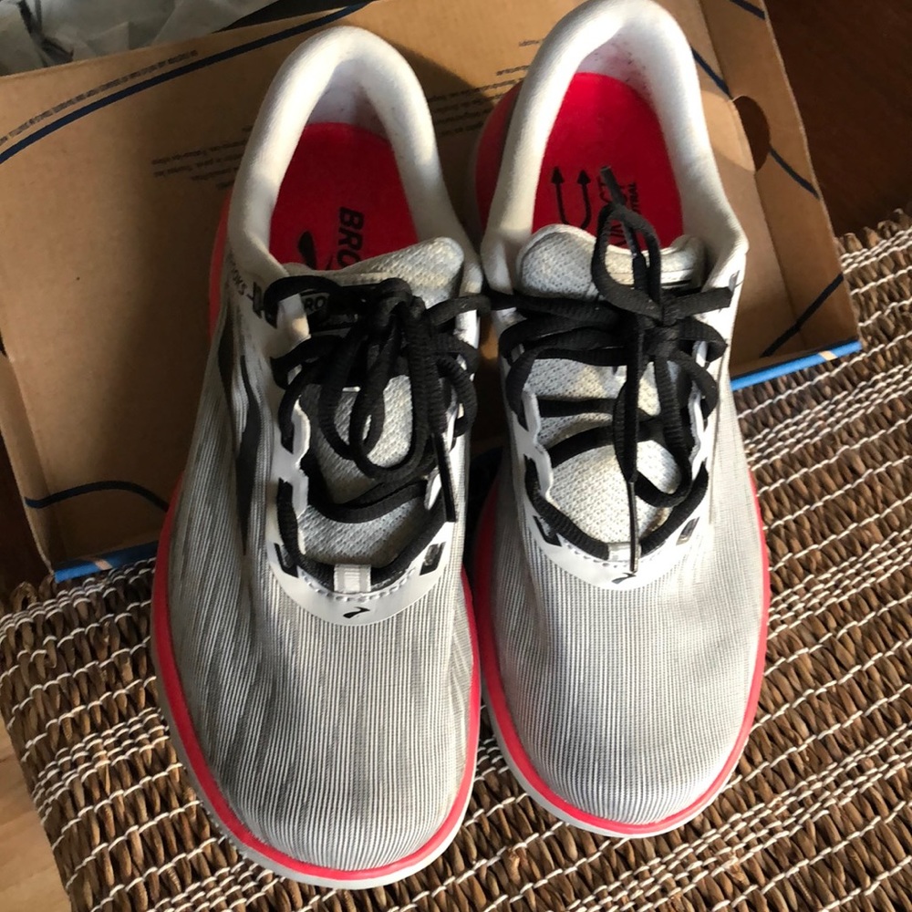 Brooks PureFlow 7 Running Sneaker